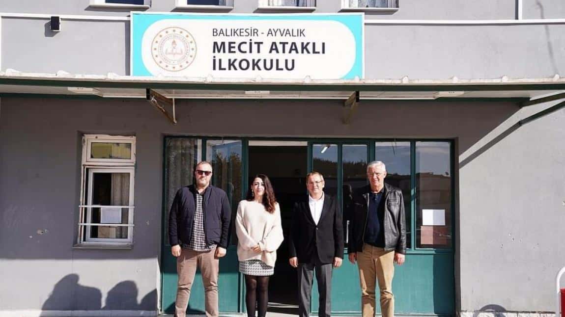 Ayvalık Belediye Başkanı ve Ekibi Okulumuzu Ziyaret Etti...